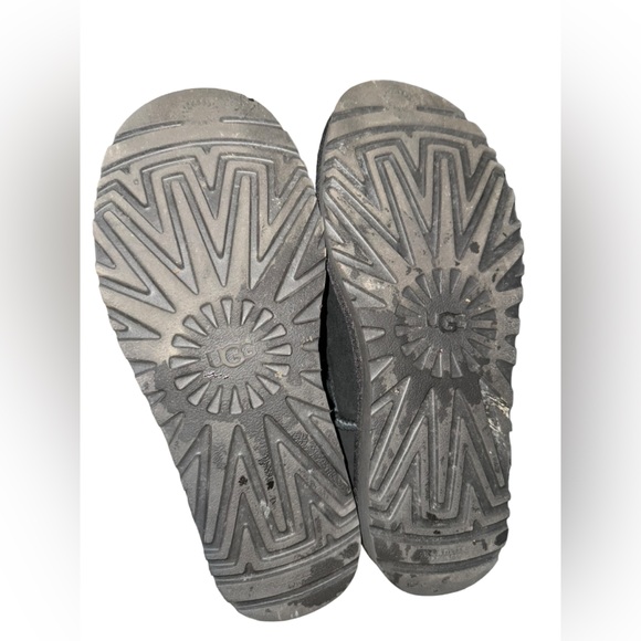 Black UGG - Picture 2 of 5